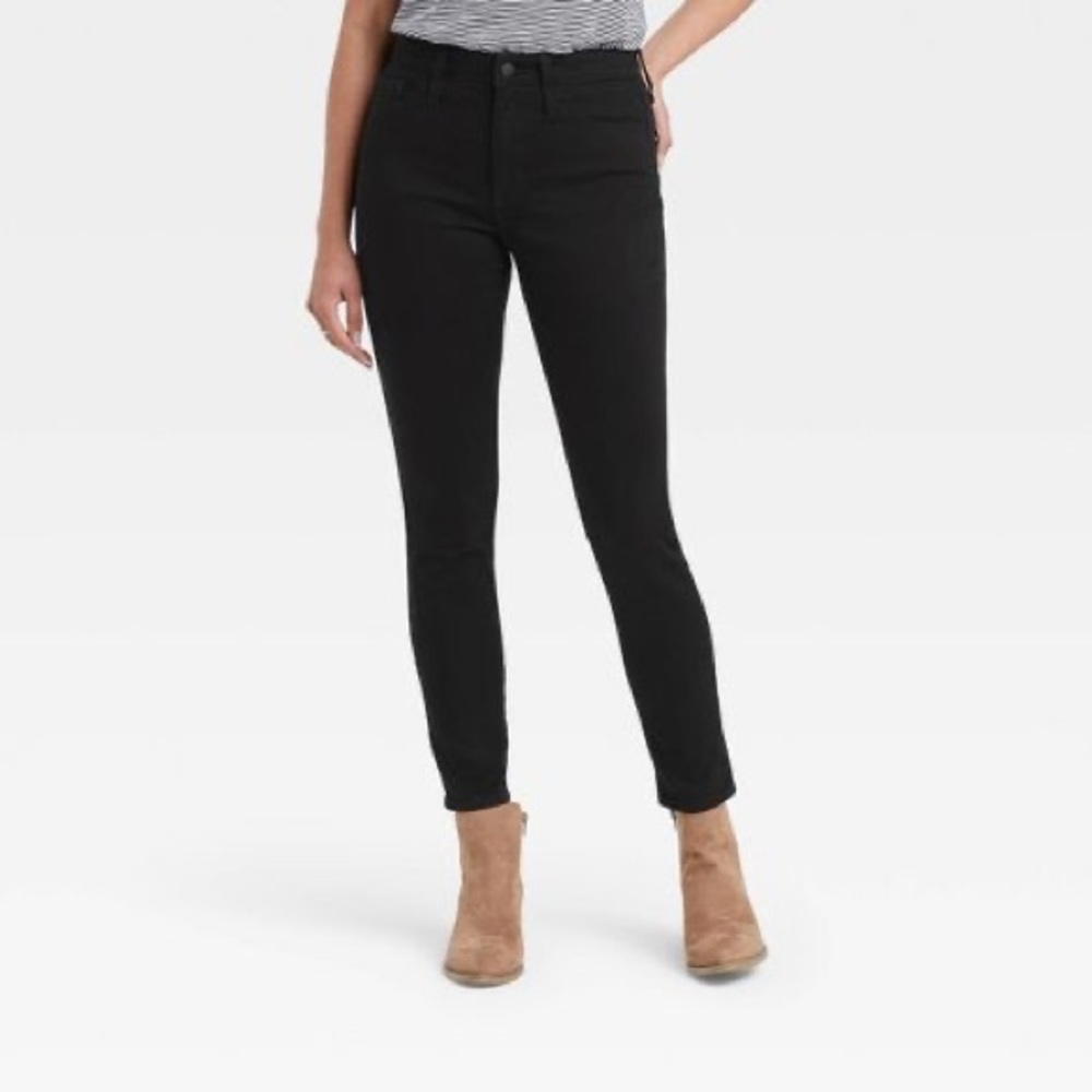 Universal Thread High Rise Skinny Jeans in Black Size 8 29R